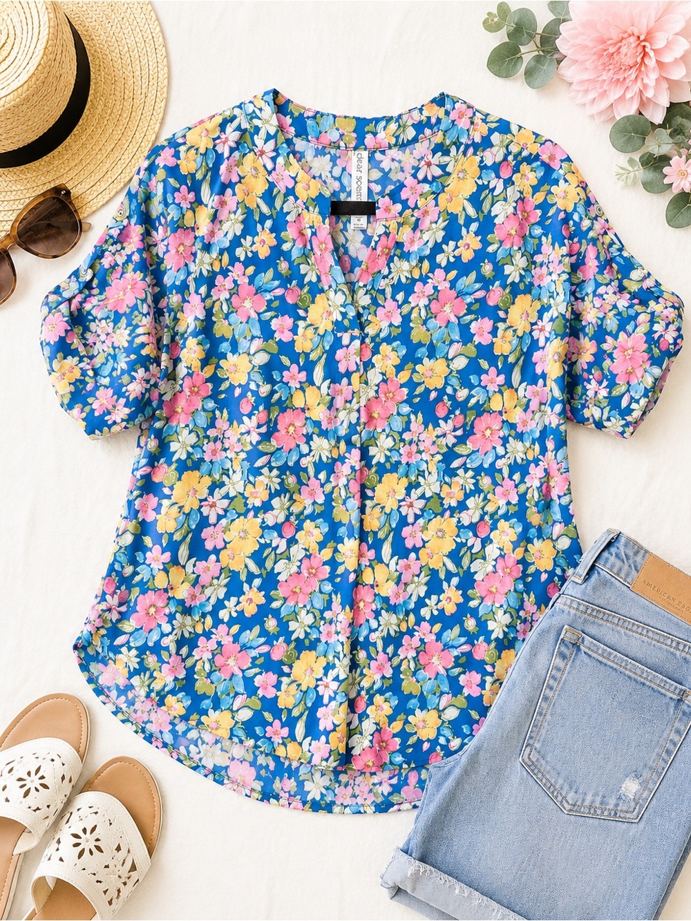 🌸 Dear Scarlett Floral Split Neck Top Medium Blue Pink Lightweight Wrinkle Free🌸